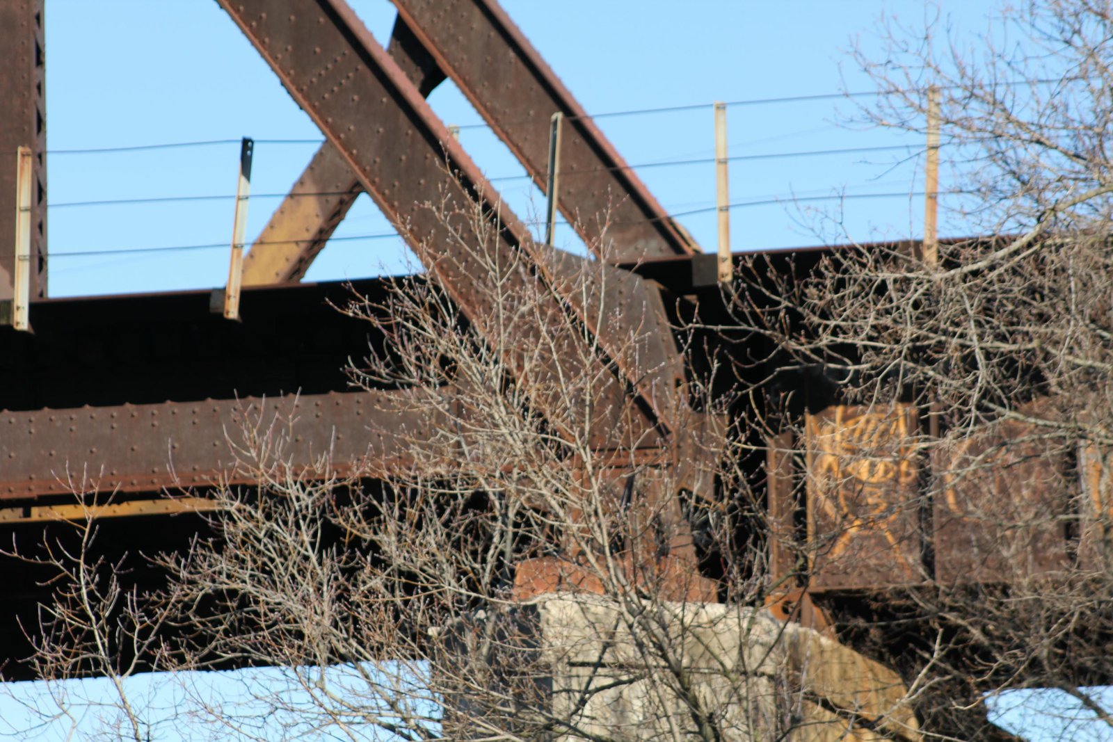Lower angle connection, truss span (span #6)